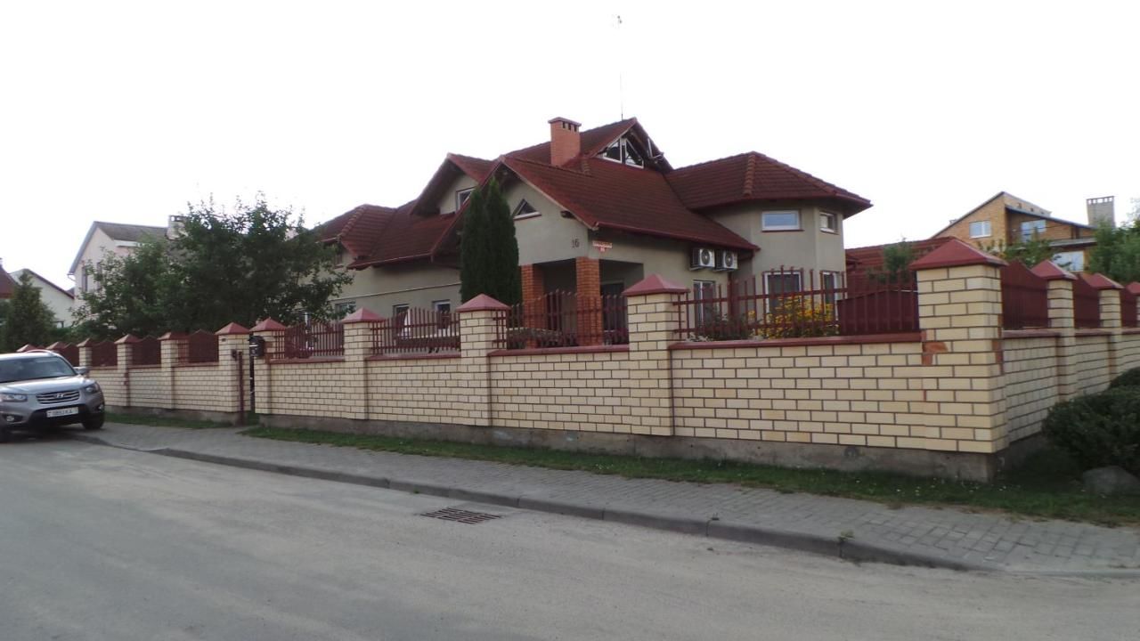 Гостевой дом U Viktora Guest House Брест-4
