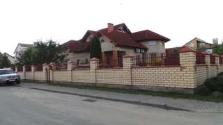 Гостевой дом U Viktora Guest House Брест-0